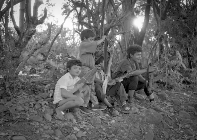 Alrededores de Aguacayo, 1992. Concentración guerrillera de la RN después de la firma de los Acuerdos.