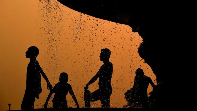 People cooling off in a fountain