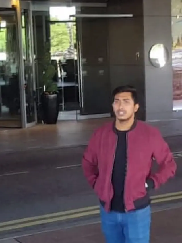 হোটেলের বাইরে সৌম্য সরকার।