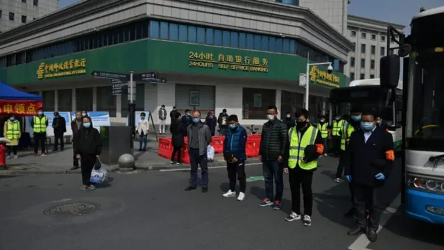 People stop and pay their respects in Wuhan, 4 April 2020