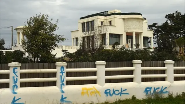 Виявлення та конфіскація закордонних вілл близьких до Путіна людей робить свою справу, вважає Орландо Файджес