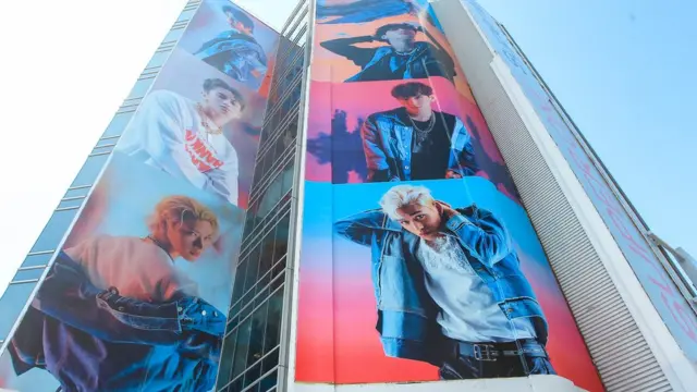 BTS на небоскребе в Лос-Анджелесе