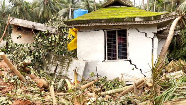 இடிந்த வீடு