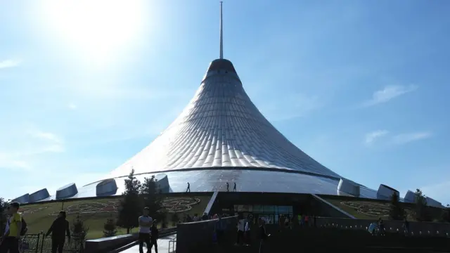 ห้างสรรพสินค้าขนาดใหญ่ดีไซน์เหมือนกระโจม สร้างขึ้นโดยได้รับแรงบันดาลใจจากเต๊นท์ของท่านข่าน