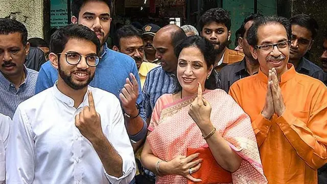 आदित्य ठाकरे, रश्मि ठाकरे और उद्धव ठाकरे