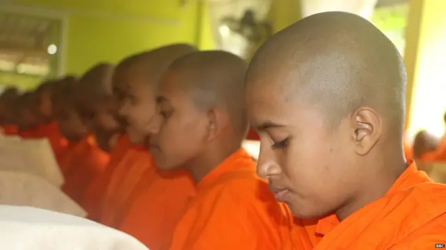 Sri Lanka Buddhist nuns