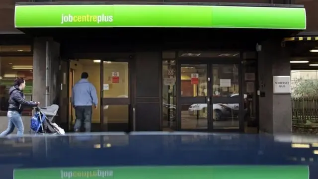 تراجع البطالة في بريطانيا