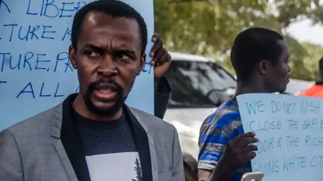 憲法にある肌の色に関する条項をなくすことに反対するフッビ・ヘンリースさん