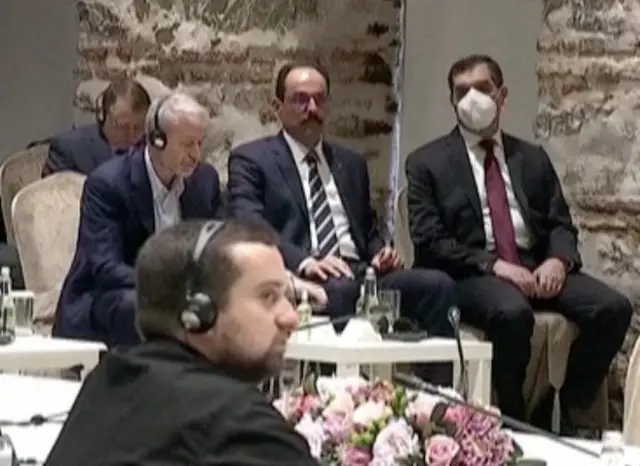 Hình chụp cho thấy ông Abramovich có mặt ở hòa đàm tại Istanbul