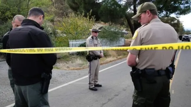 காவல்துறையினர்