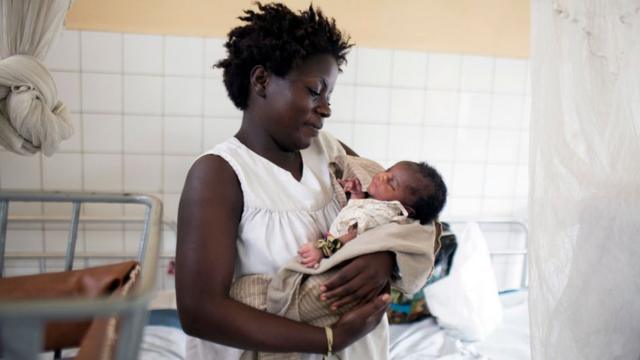 Une mère et son enfant à Kinshasa.