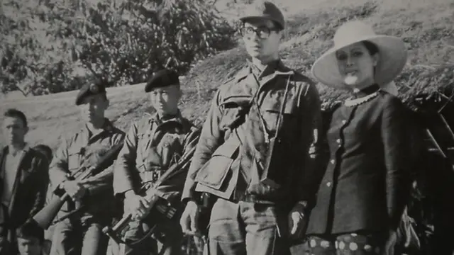 พระบรมฉายาลักษณ์ที่ พล.ต.อ.วสิษฐอัญเชิญมาไว้ที่โต๊ะทำงาน