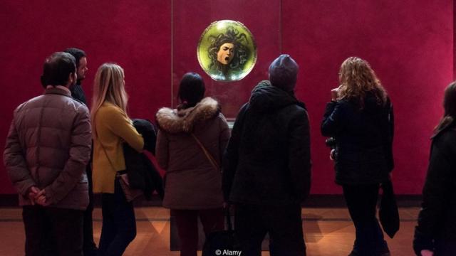 یکی از بازدیدکنندگان گالری اوفیتزی در فلورانس وقتی با تابلوی مدوسا، اثر کارواجو، روبه‌رو شد، غش کرد