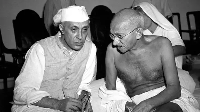 ગાંધીજી અને નહેરુ