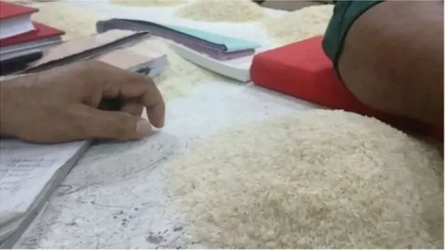 আমদানির তৎপরতায় চালের উধ্বমুখী বাজার স্থির হয়েছে বলে সরকার বলছে।