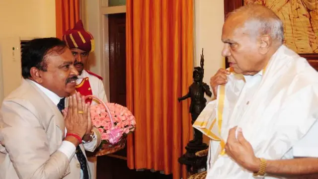 ஆளுநர் பன்வாரிலால் புரோகித் உடன் கணபதி