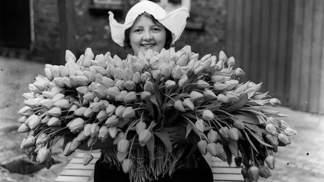 Holandesa con flores