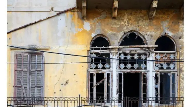 قبل الانفجار، كانت بعض الأبنية التراثية مهجورة وخلفت الحرب الأهلية آثارها على واجهاتها، وكادت تتحول إلى أنقاض