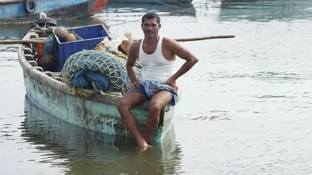 இந்து தமிழ்: 'மீனவர்களுக்கு பாதுகாப்பாக கடற்படை கப்பல் செல்ல முடியுமா?'