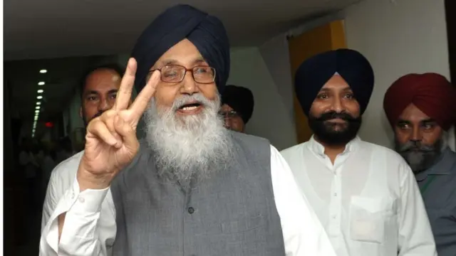 पंजाब के पूर्व मुख्यमंत्री प्रकाश सिंह बादल