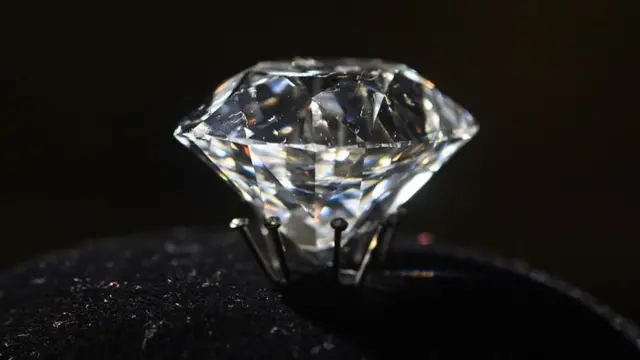 हैदराबाद अपने हीरों की खानों के लिए भी प्रसिद्ध था