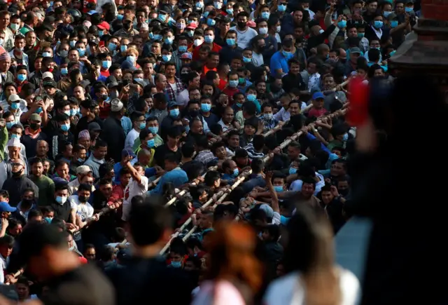 भैरवनाथको रथ तानिँदै