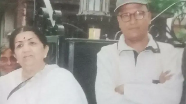 ફિલ્મના ડિરેક્ટર અમર સોલંકી ઉર્ફે ડેની સાથે લતા મંગેશકર