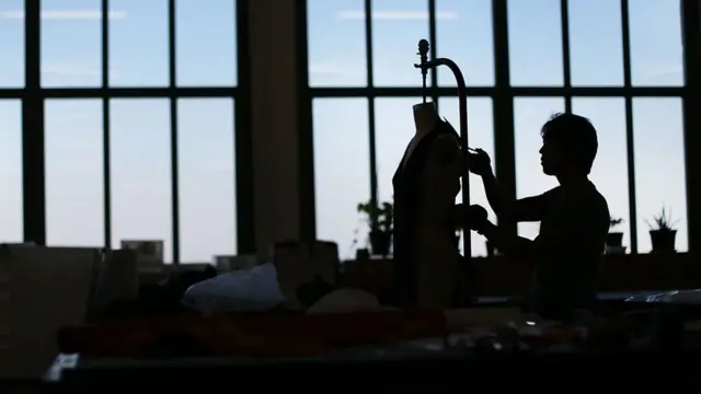 કામ કરતા એક વ્યક્તિની તસવીર