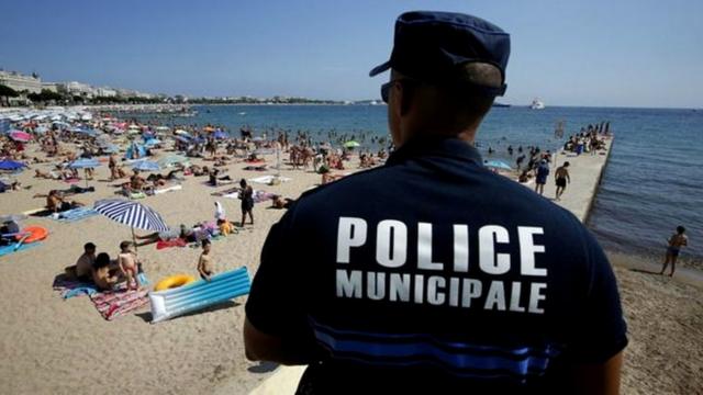 Policial francêsfaz segurançajogos em dupla onlinepraia