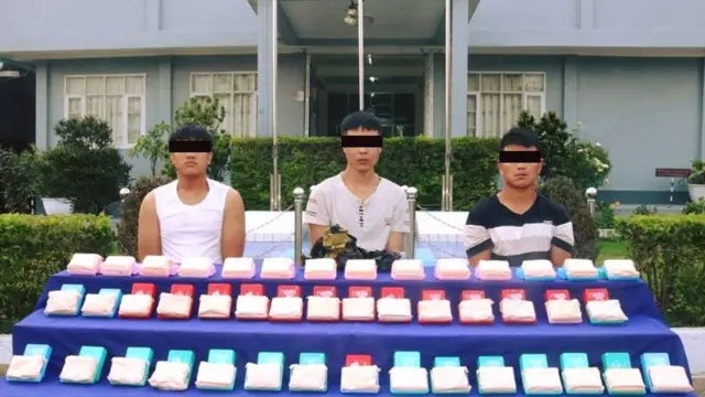 မူဆယ်မှာ တရုတ်နိုင်ငံသားတချို့ကို လက်နက်မူးယစ်ဆေးတွေနဲ့အတူ ဖမ်းမိခဲ့တာပါ။