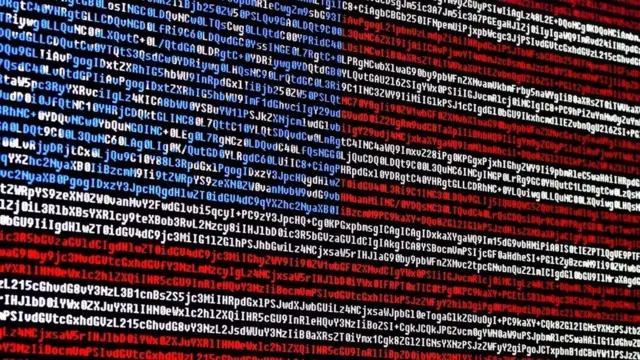 Bandera estadounidense formada con código cibernético.