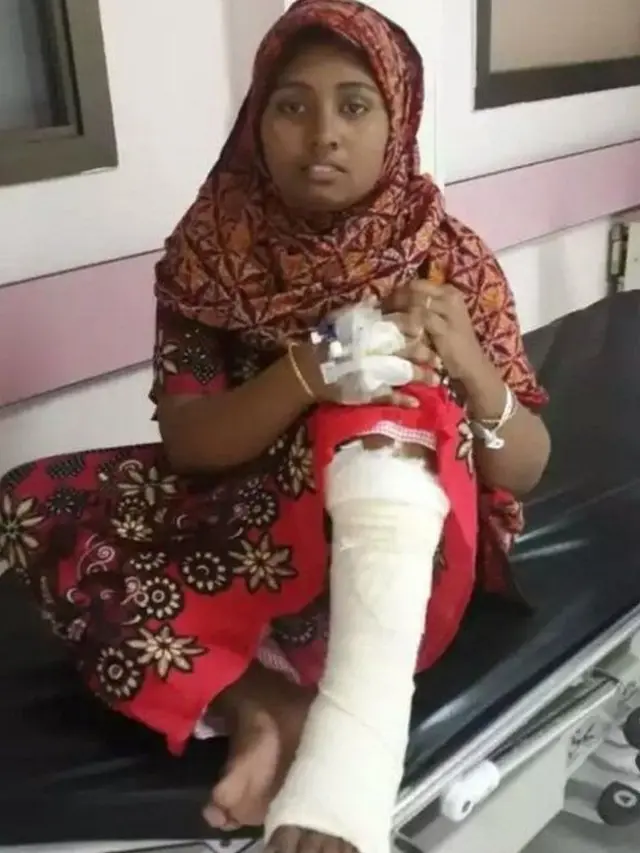 ঢাকার যাত্রাবাড়ীর তানিয়া। তিনি সৌদি আরবে যেখানে কাজ করতেন - সেখানে পিটিয়ে তার পা ভেঙে দেয়া হয়।