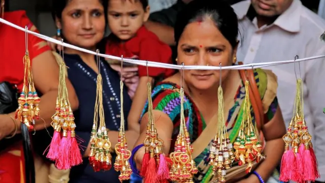 रक्षाबंधन: भाऊ-बहिणीच्या नात्यामध्ये संपत्तीवरुन वितुष्ट कसं येतं?