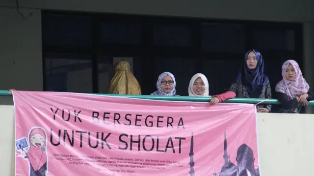 mahasiswa berjilbab