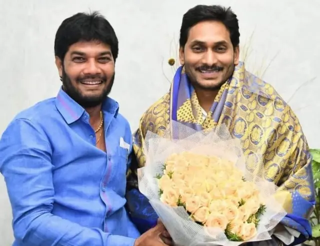 సీఎం జగన్‌తో ఎమ్మెల్సీ అనంతబాబు