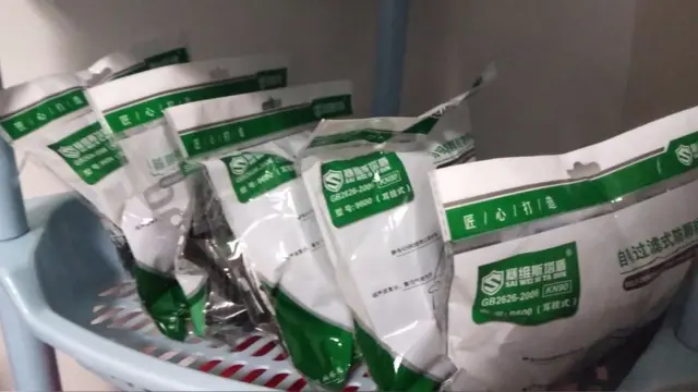 Nhiều gia đình tích trữ khẩu trang