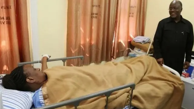 Magufuli akimjulia hali mkewe alipolazwa hospitali ya Muhimbili Novemba 2016