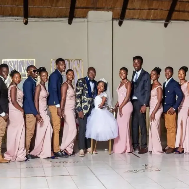 Sinikiwe pẹlu ọkọ rẹ, ati awọn to ba ṣe ẹyẹ igbeyawo