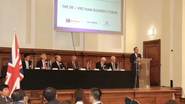 Đại sứ Việt Nam tại Anh Nguyễn Hoàng Long nói có ba lĩnh vực quan trọng Việt Nam và Anh có thể đặc biệt thúc đẩy hợp tác: năng lượng tái tạo, giáo dục và thương mại, vốn đều là những thế mạnh của Anh.