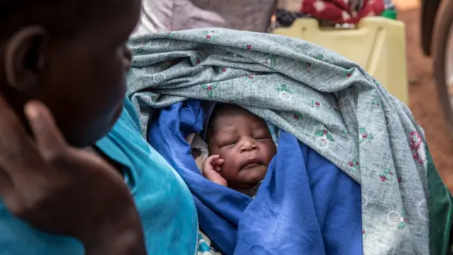 Nwaanyị ku nwa ọhụrụ