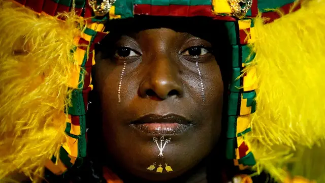 Adalet Bakanlığı'nın kararı sonrası çok sayıda gösterici Sterling'in öldürüldüğü noktada toplandı.