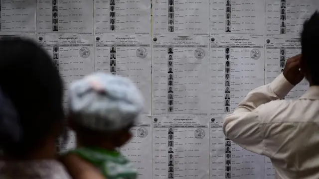บรรยากาศคูหาเลือกตั้งในหมู่บ้านแห่งหนึ่งในจังหวัดเสียมเรียบ