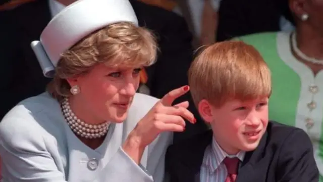 Harry dan ibunya Diana.