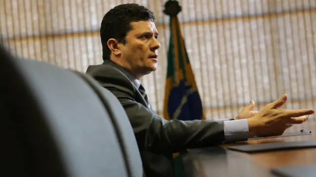 Sergio Moro aparecegiros gratis bet365perfil falando dentro do escritório