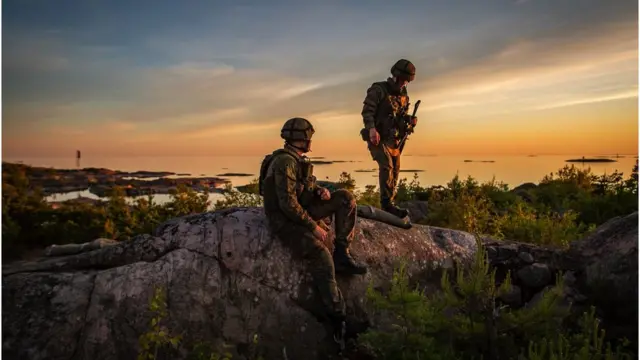 солдаты на посту