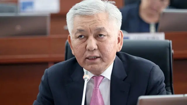 "Жолдор жыл айланбай керектен чыгып, мектеп дубалдары болсо, урап жатат"