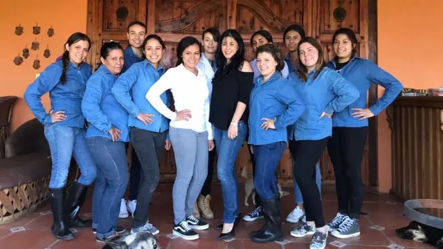 Melly Barajas y su equipo