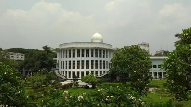 বিনা বিচারে আটক ব্যক্তিদের মুক্তির আবেদন নিয়ে প্রায়শই আদালতের দ্বারস্থ হন মানবাধিকার আইনজীবীরা