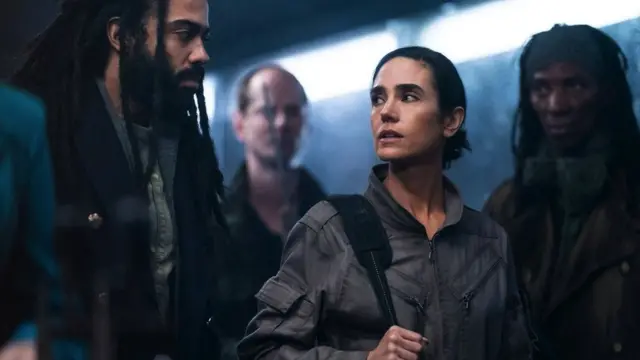 Крізь сніг (Snowpiercer)