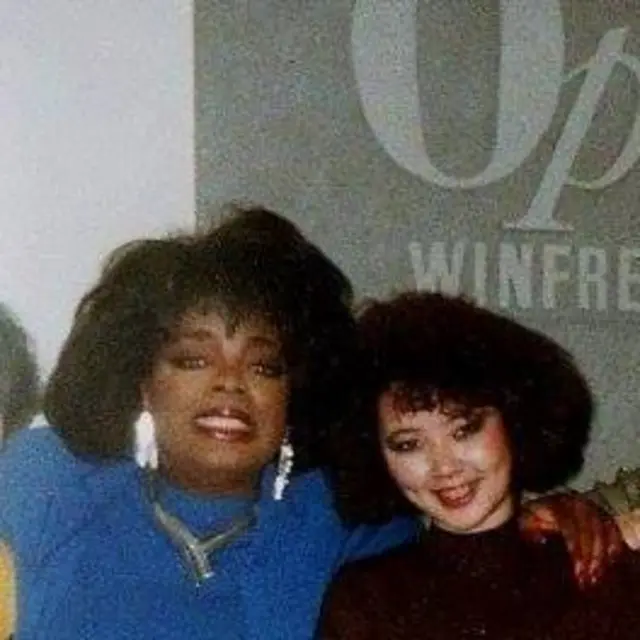 Jenny Đỗ với Oprah Winfrey 1988 khi được Oprah mời lên show